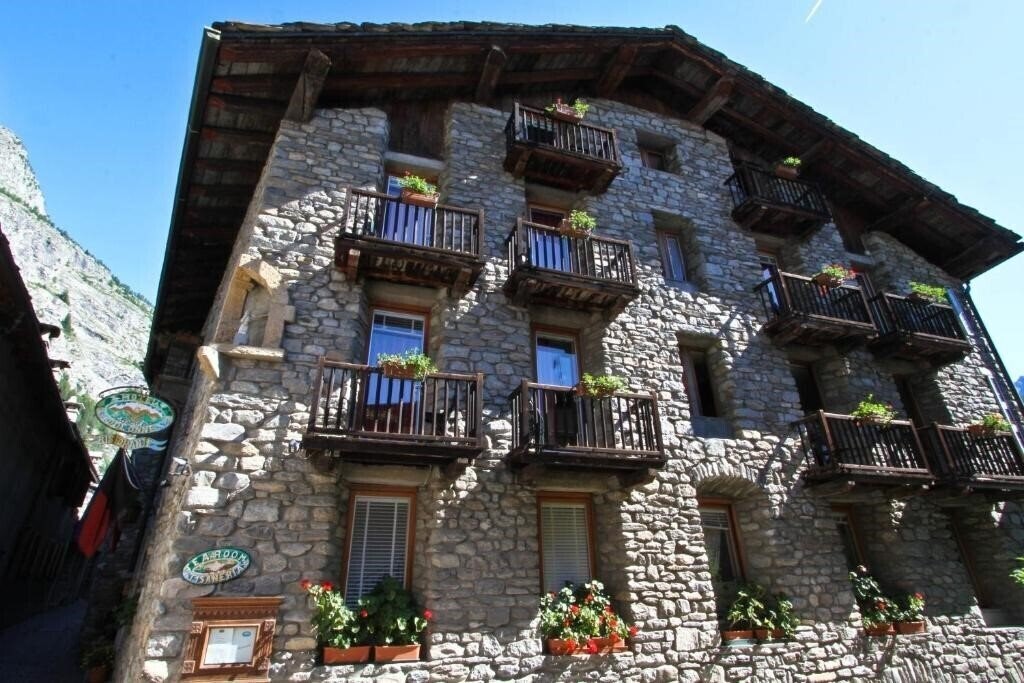 Отель Dolonne 3*