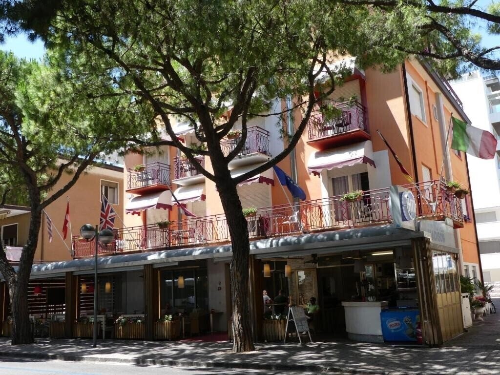 Отель Madison 3*