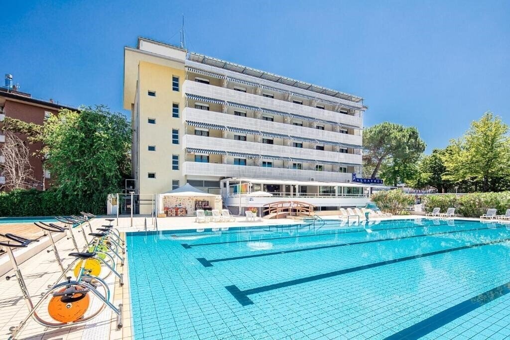 Отель Aparthotel Albatros 3*