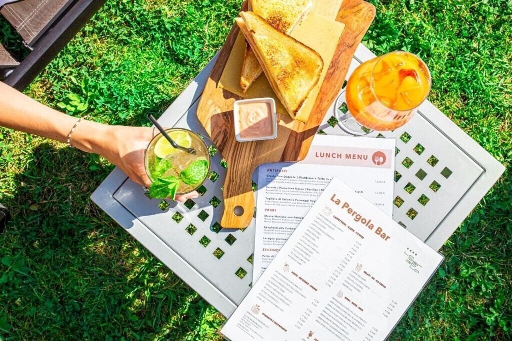 Изображение La Pergola Hotel & Dependance (Lignano Sabbiadoro) 3*