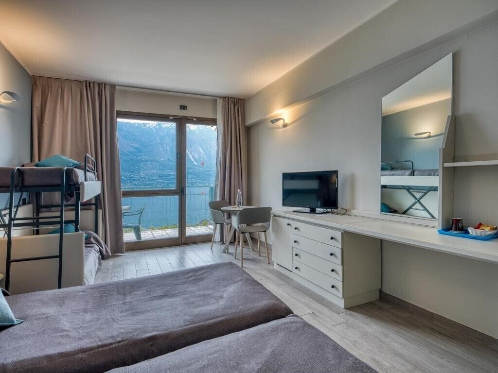 Фотография San Pietro Hotel Limone sul Garda 4*