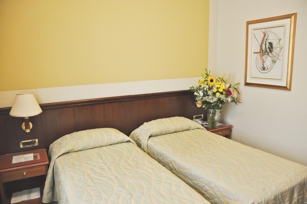 Изображение Lloyd 4*