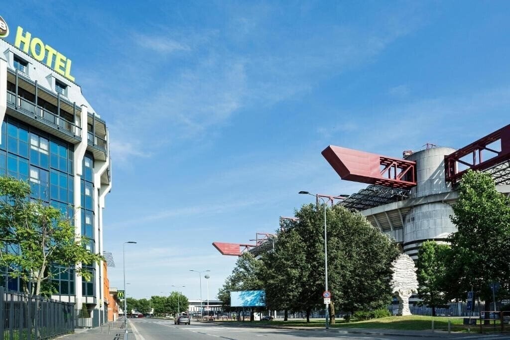 Отель B&B Milano San Siro 3*