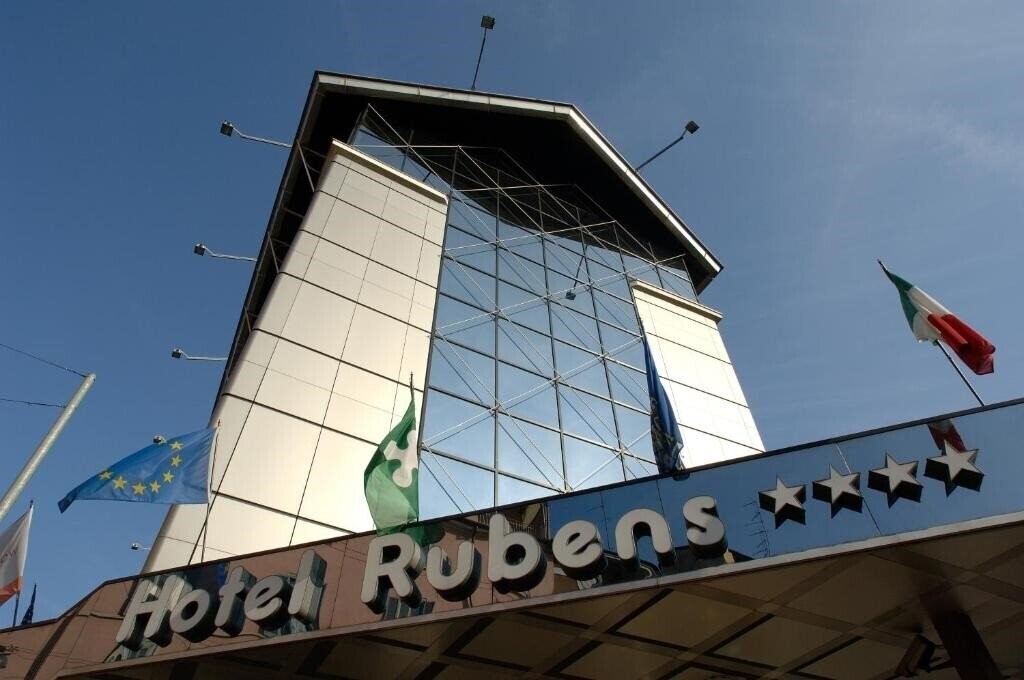 Отель Antares Rubens 4*