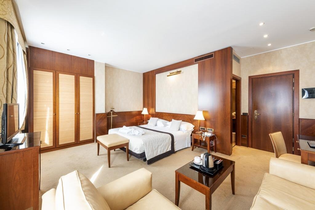 Отель Best Western Hotel Ascot 4*