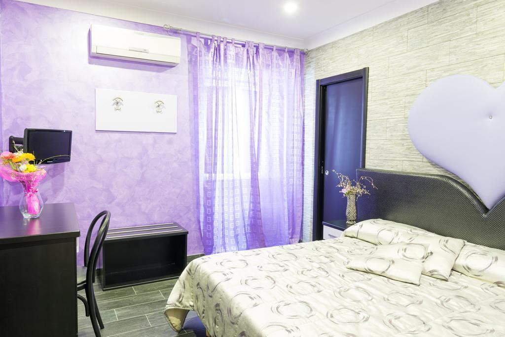 Отель Bella Napoli 3*