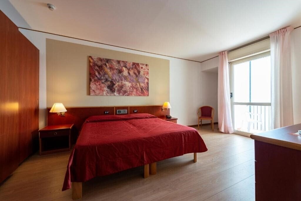 Отель Villaggio Torre Normanna 4*