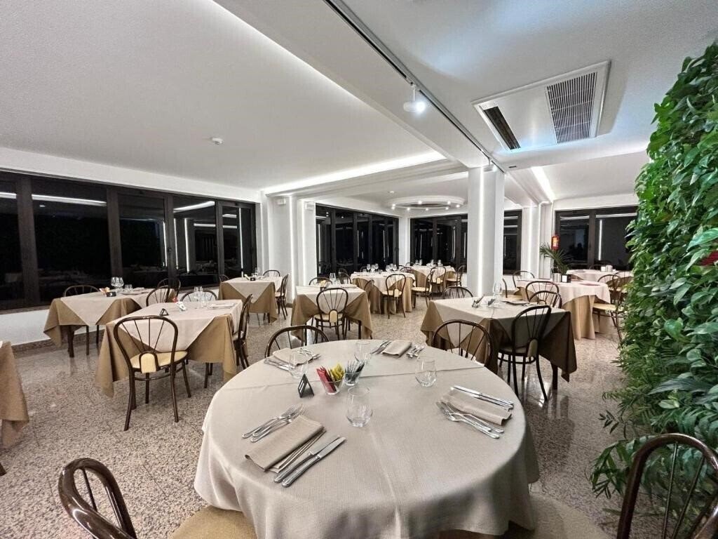 Отель Lachea Hotel 3*