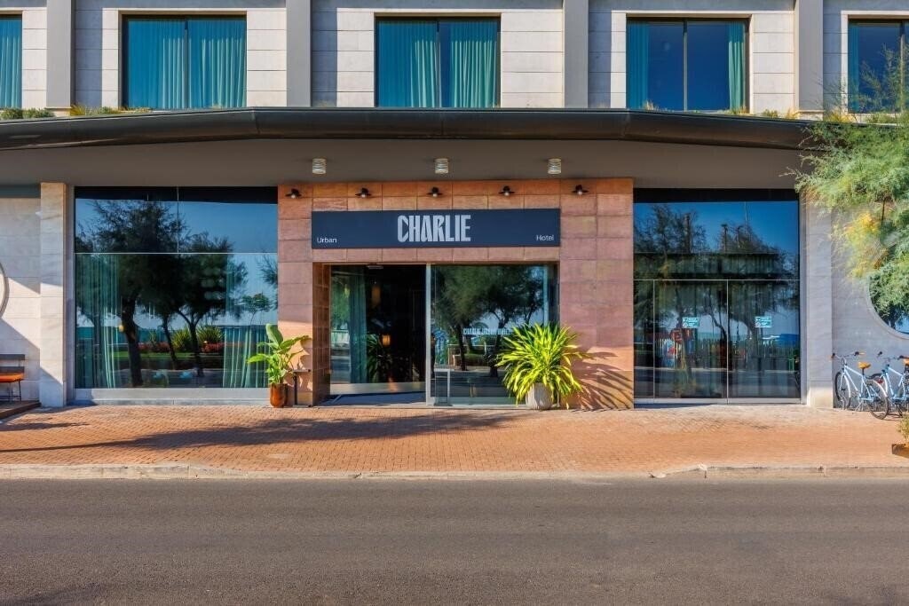 Отель Charlie In Pesaro 4*