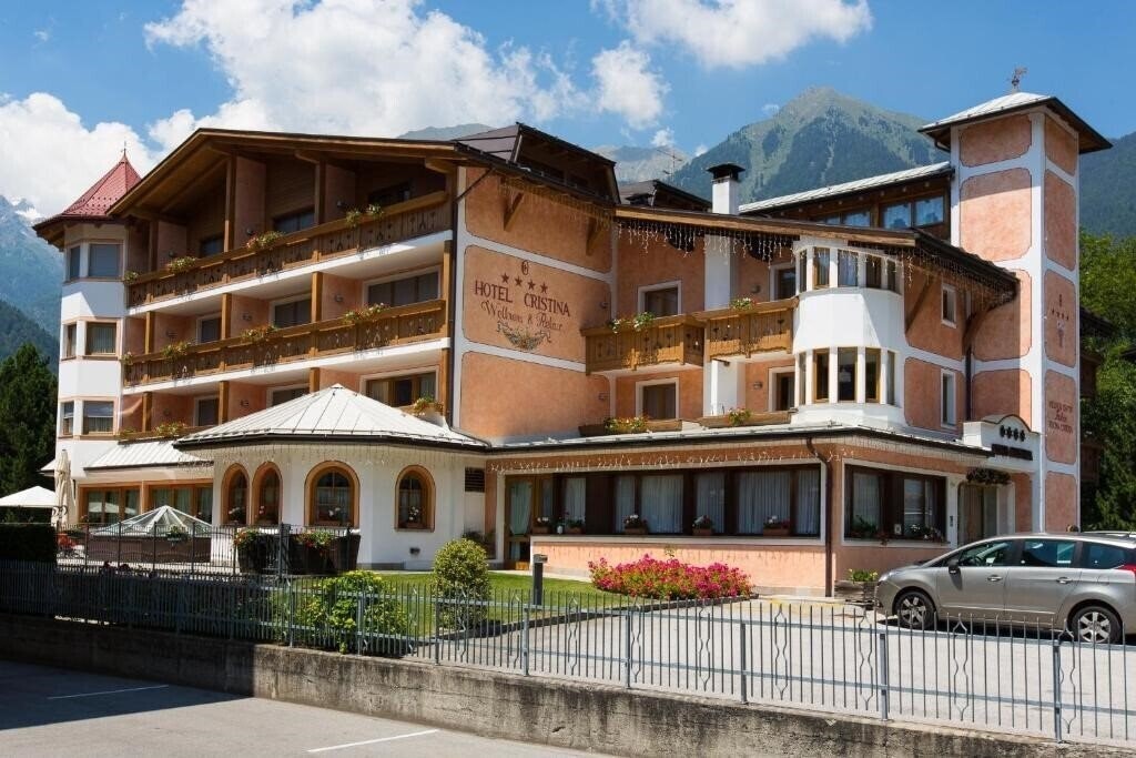 Отель Hotel Cristina Pinzolo 4*