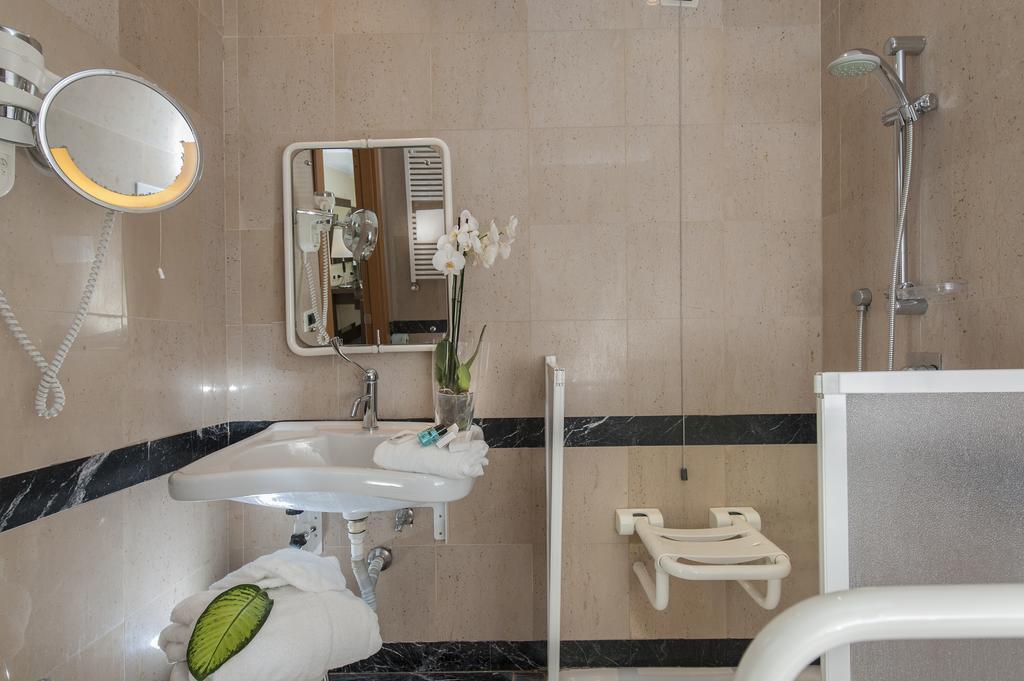 Отель Hotel Cardinal St. Peter 4*