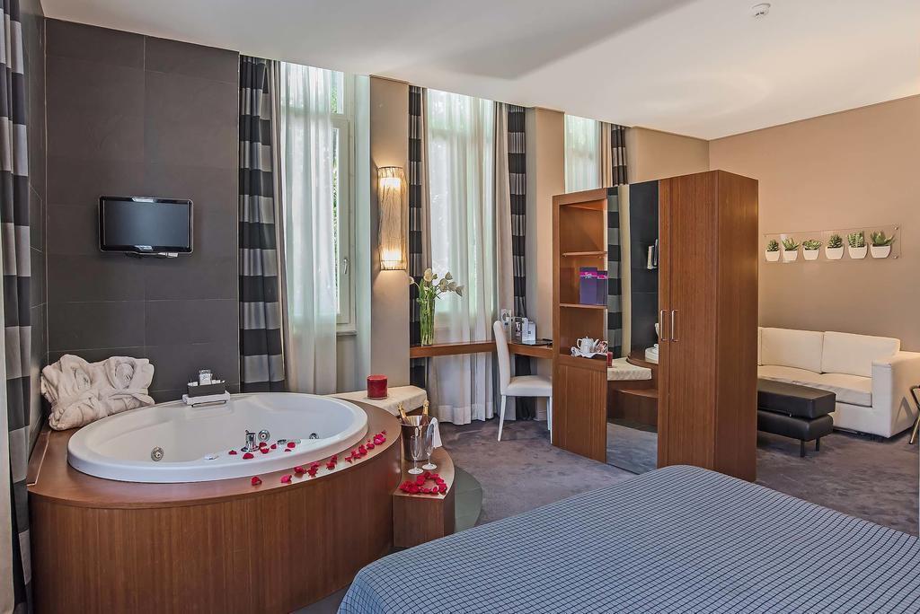 Отель Metropolis Chateaux & Hotels Collection 4*