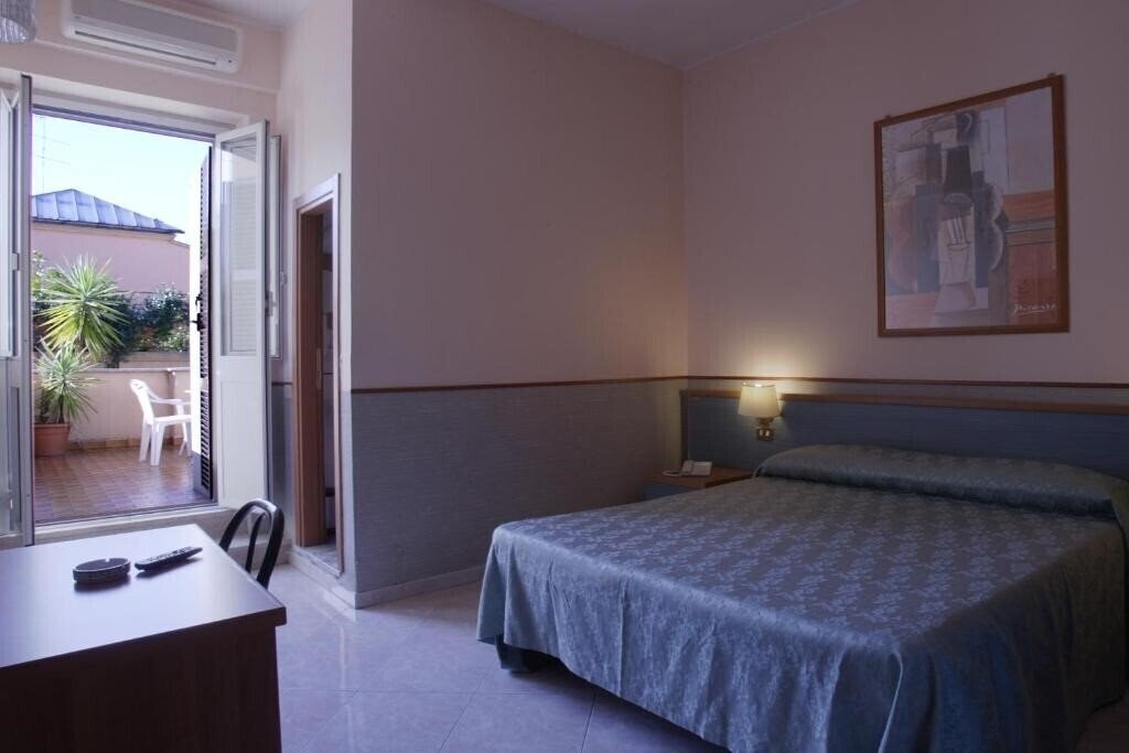 Фото Lazzari Hotel Rome 2*