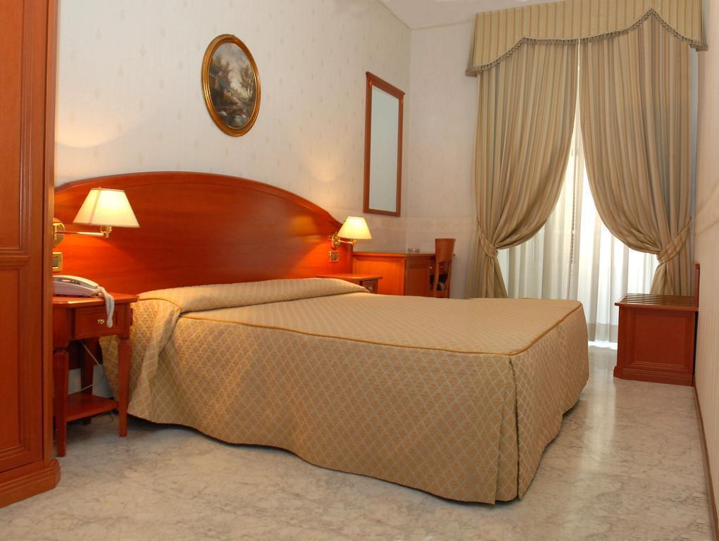 Отель Orazia 3*