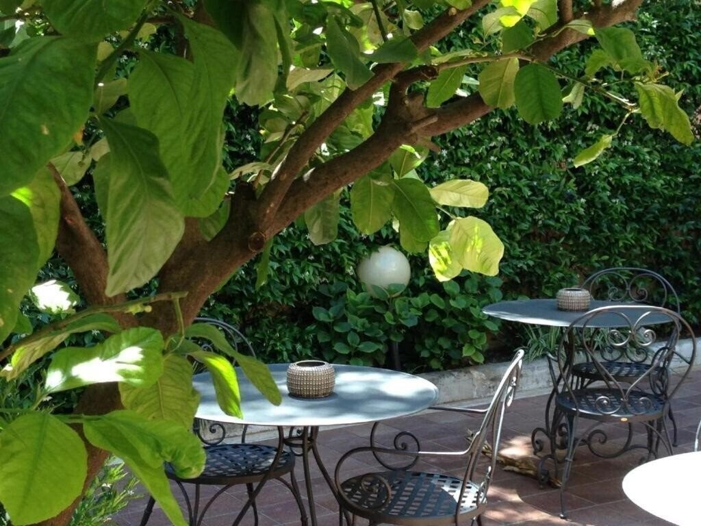 Отель Astoria Garden 3*