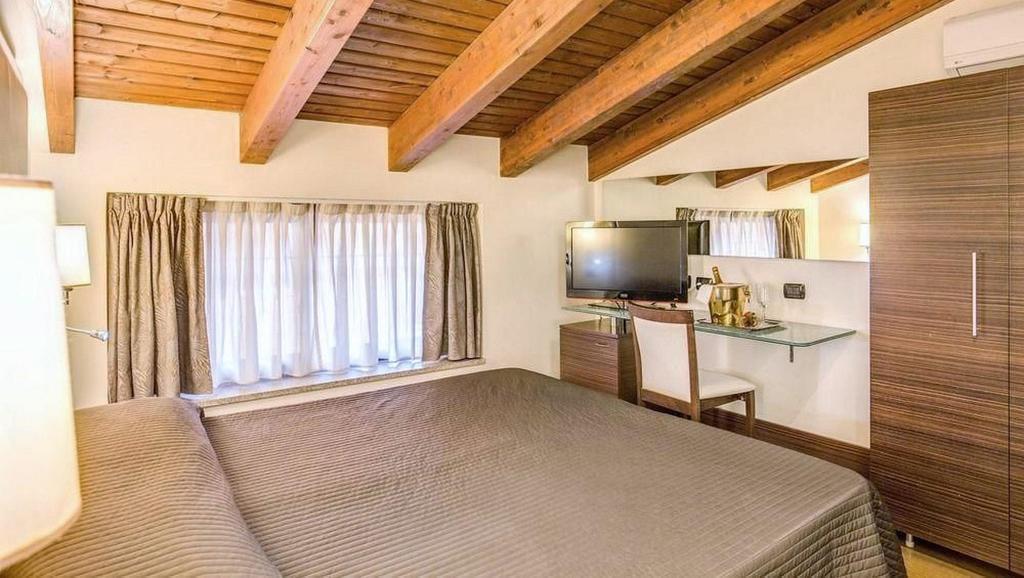 Изображение The Strand 3*