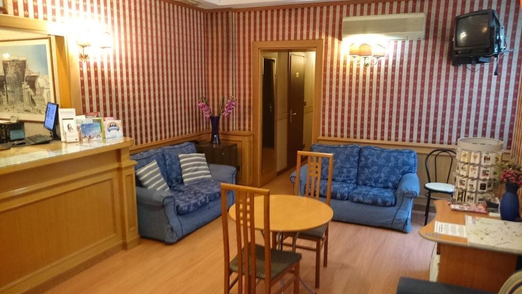 Отель Urbis Hotel 2*