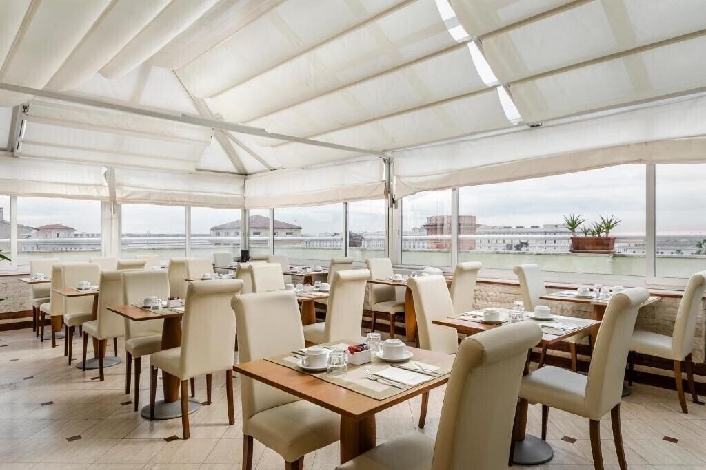 Отель Exe Domus Aurea 3*