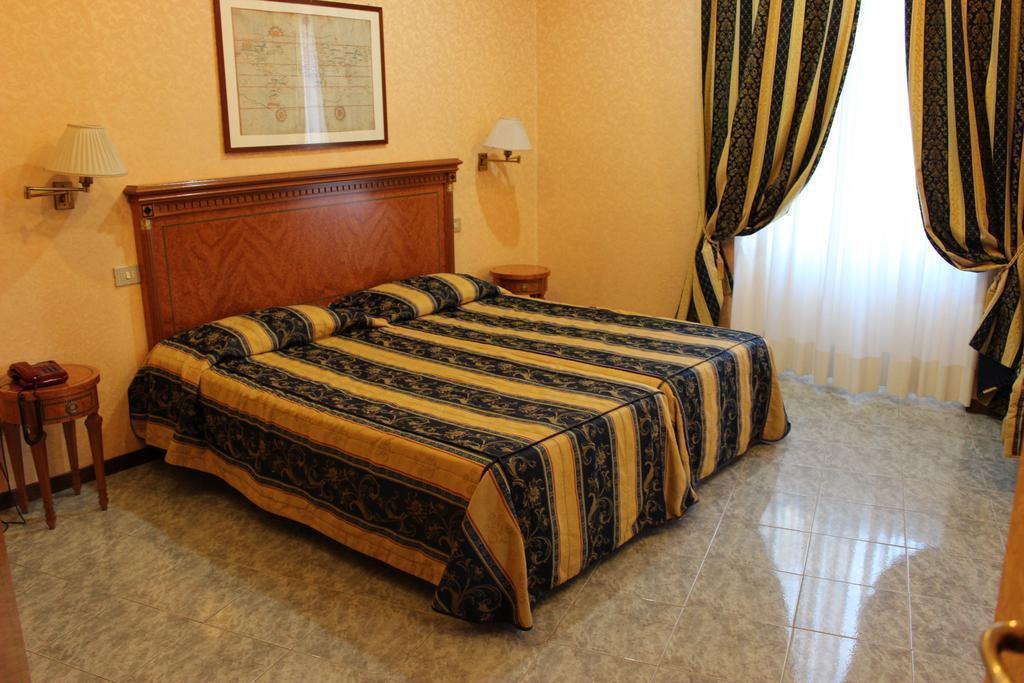 Отель Dei Consoli Hotel 3*