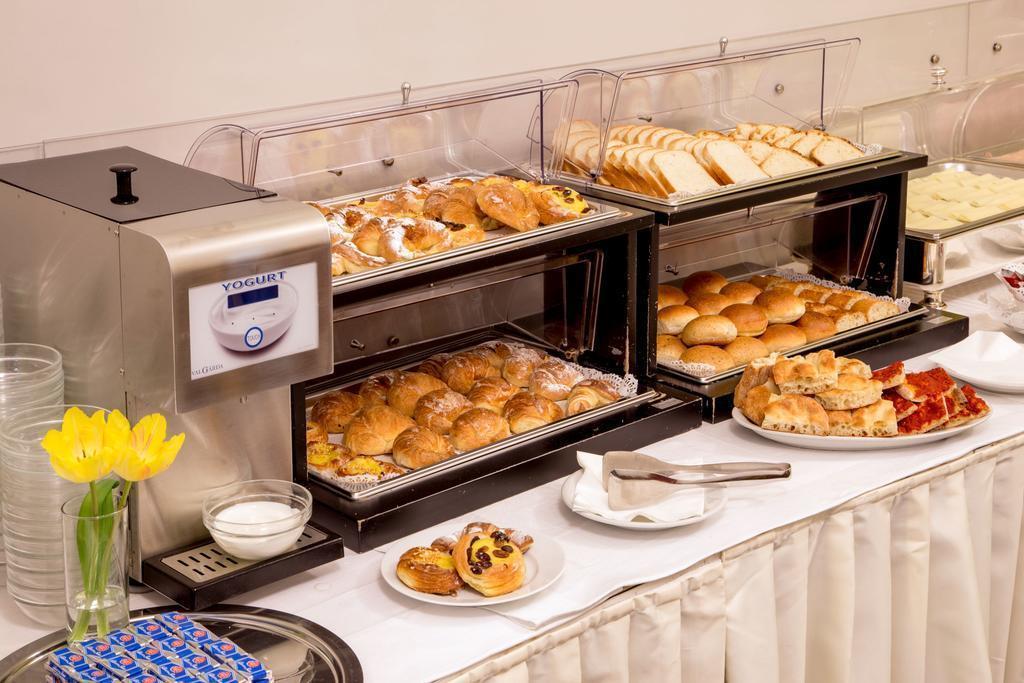 Картинка Alexandra Hotel 3*