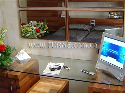 Картинка Tritone 3*