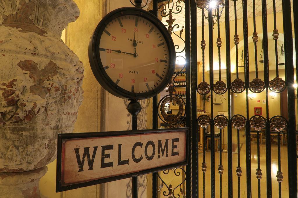 Отель Veneto Palace 4*