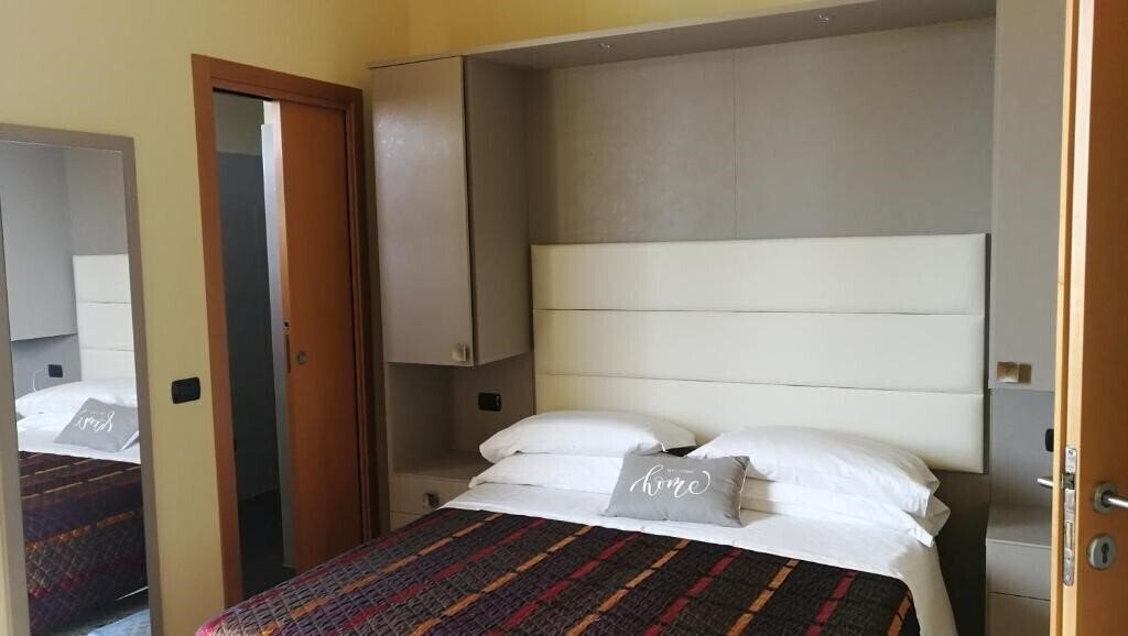 Отель Hotel Alaska 3*