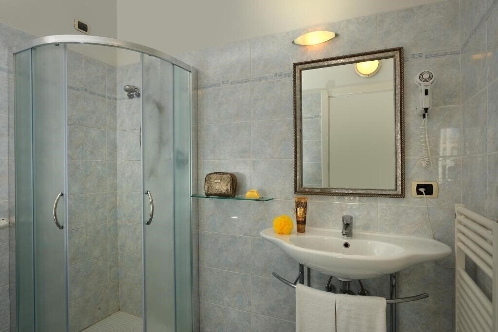 Фотография Gaston 4*