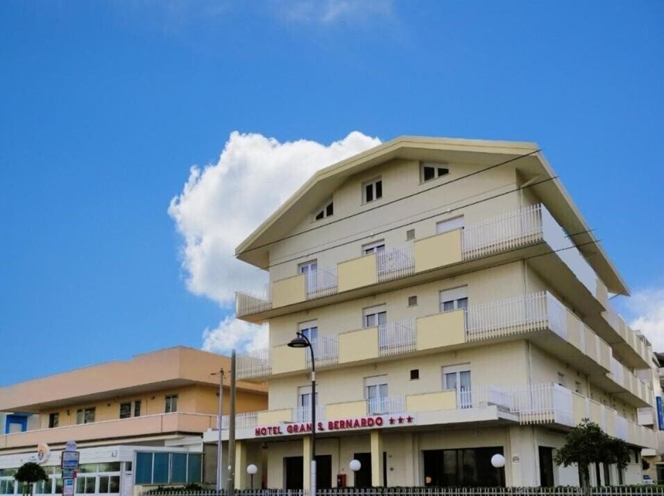 Отель Gran San Bernardo 3*