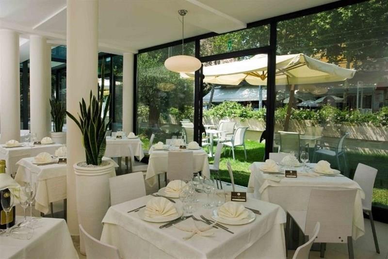 Фото Hotel Ferretti Beach 4*