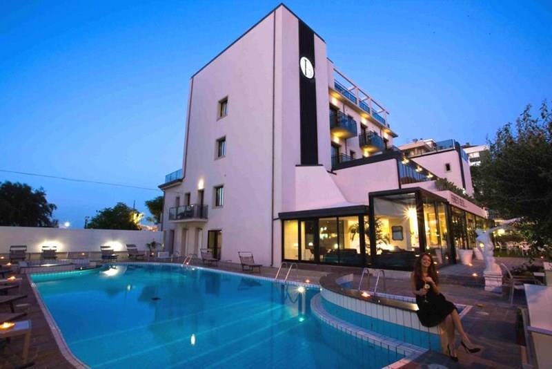 Отель Hotel Ferretti Beach 4*
