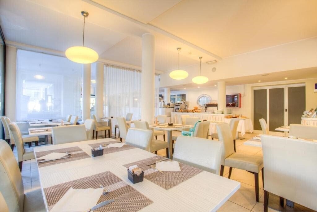 Картинка Hotel Ferretti Beach 4*
