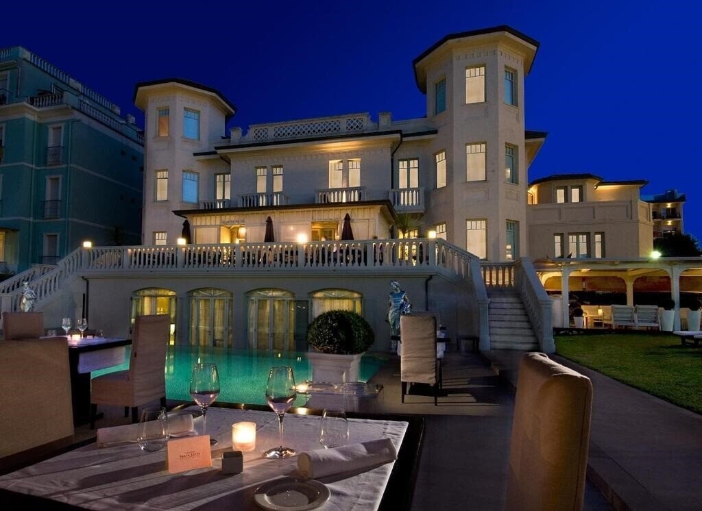 Отель Carducci 76 4*