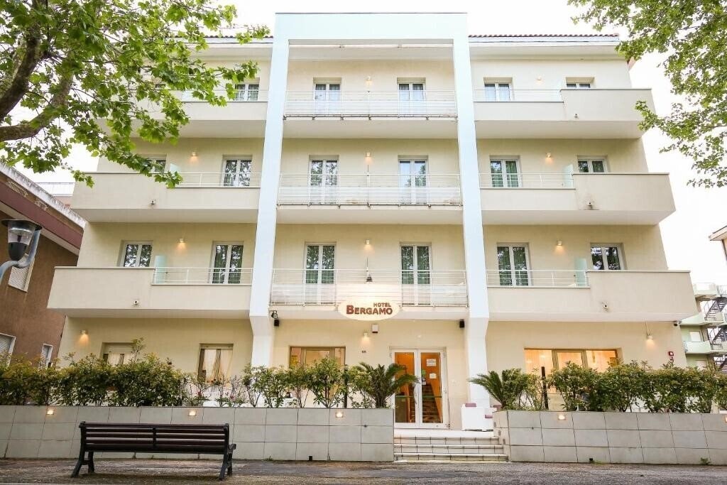 Отель Bergamo 3*