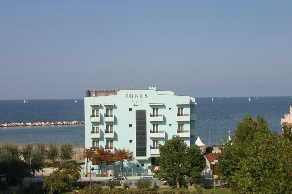 Отель Iones (Rivabella) 3*