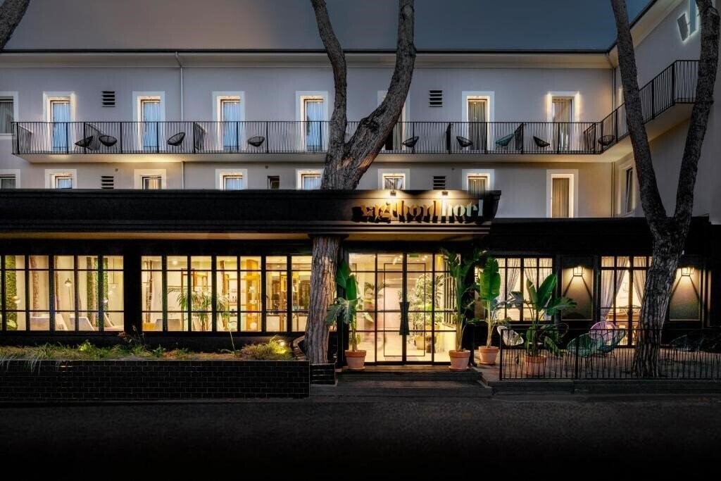 Отель Hotel Vagabond 3*