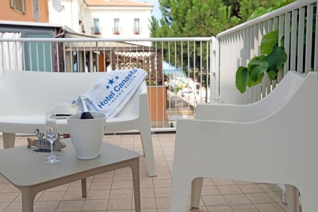 Изображение Canasta 3*