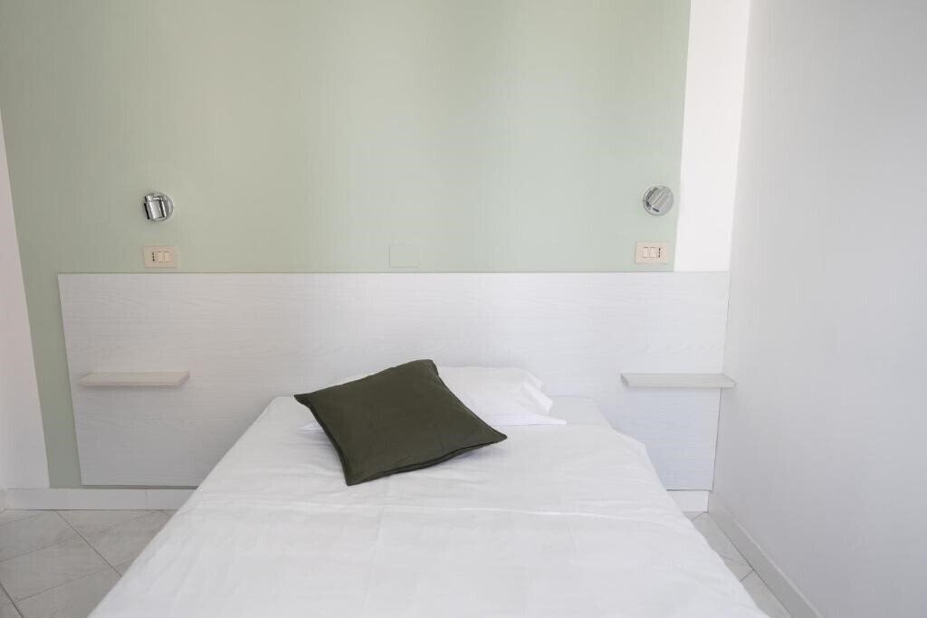 Фото Hotel The Sea 2*