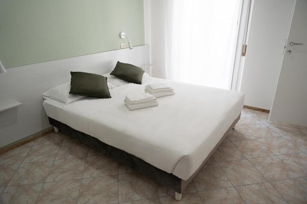 Изображение Hotel The Sea 2*