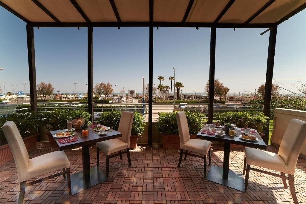 Отель Alisei Palace 4*