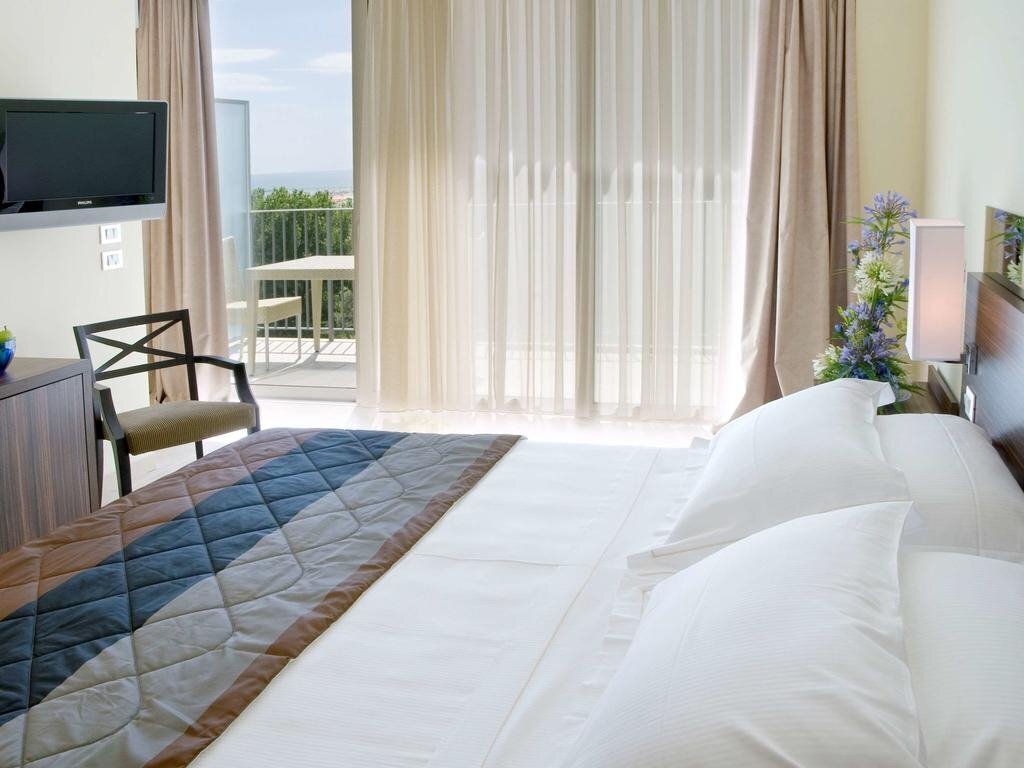 Отель Mercure Lungomare 4*