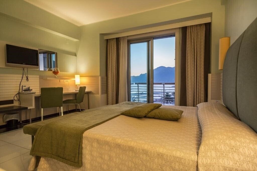 Фото Grand Hotel Salerno 4*