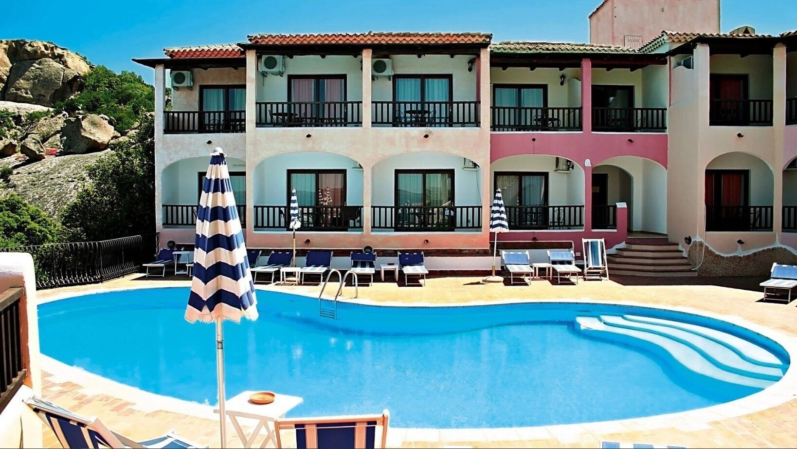 Отель Hotel Li Graniti 4*