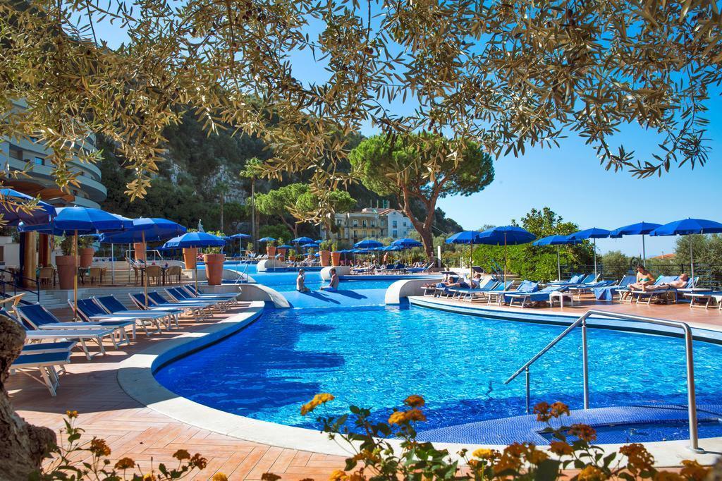 Отель Hilton Sorrento Palace 4*