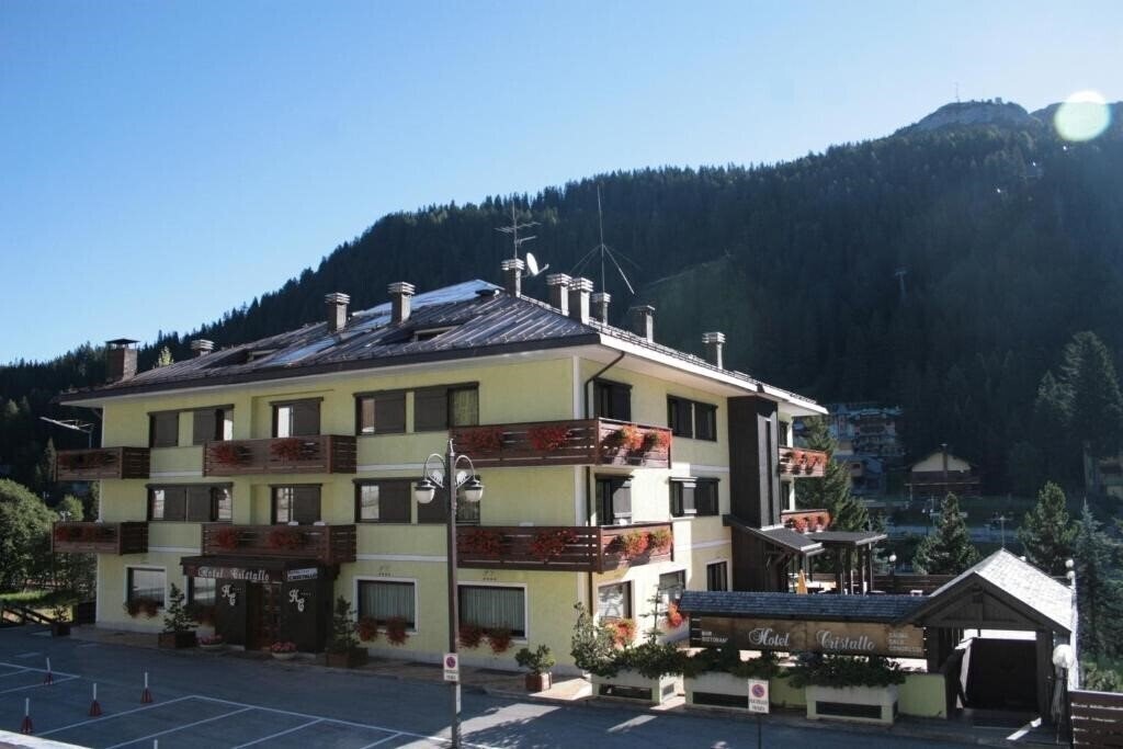 Отель Hotel Cristallo Madonna di Campiglio 4*