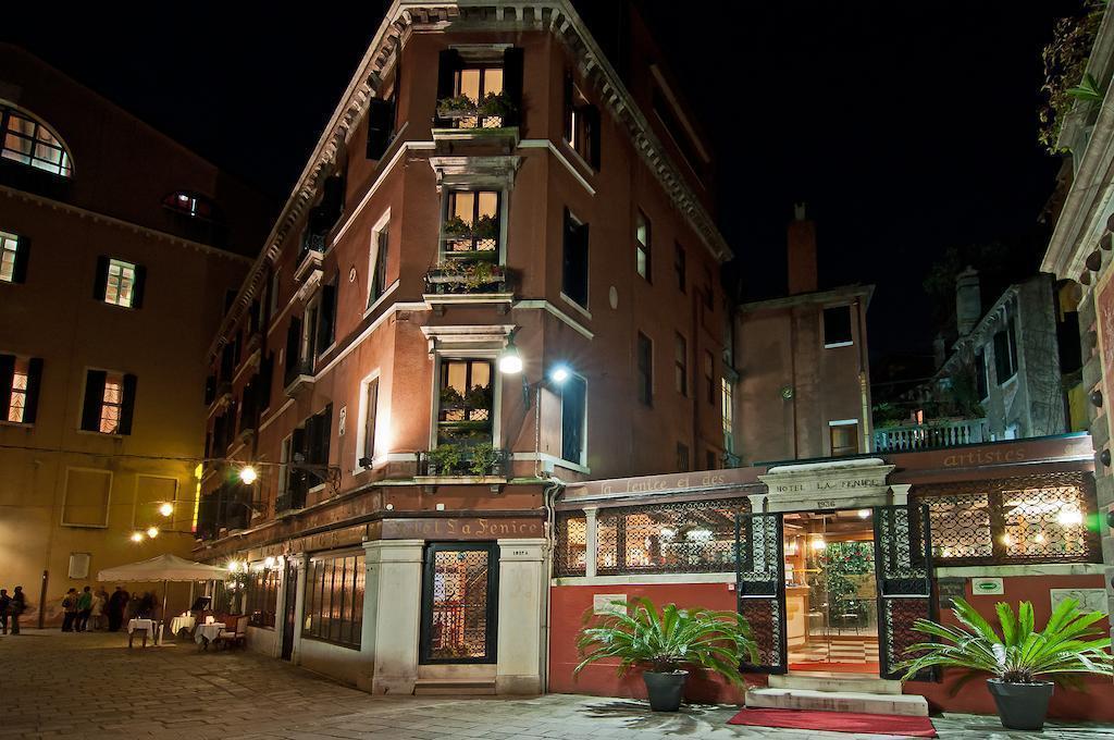 Отель La Fenice Et Des Artistes 4*