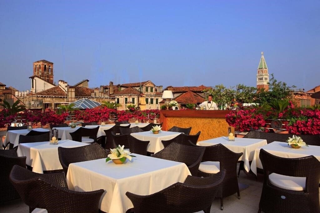 Изображение A La Commedia 4*