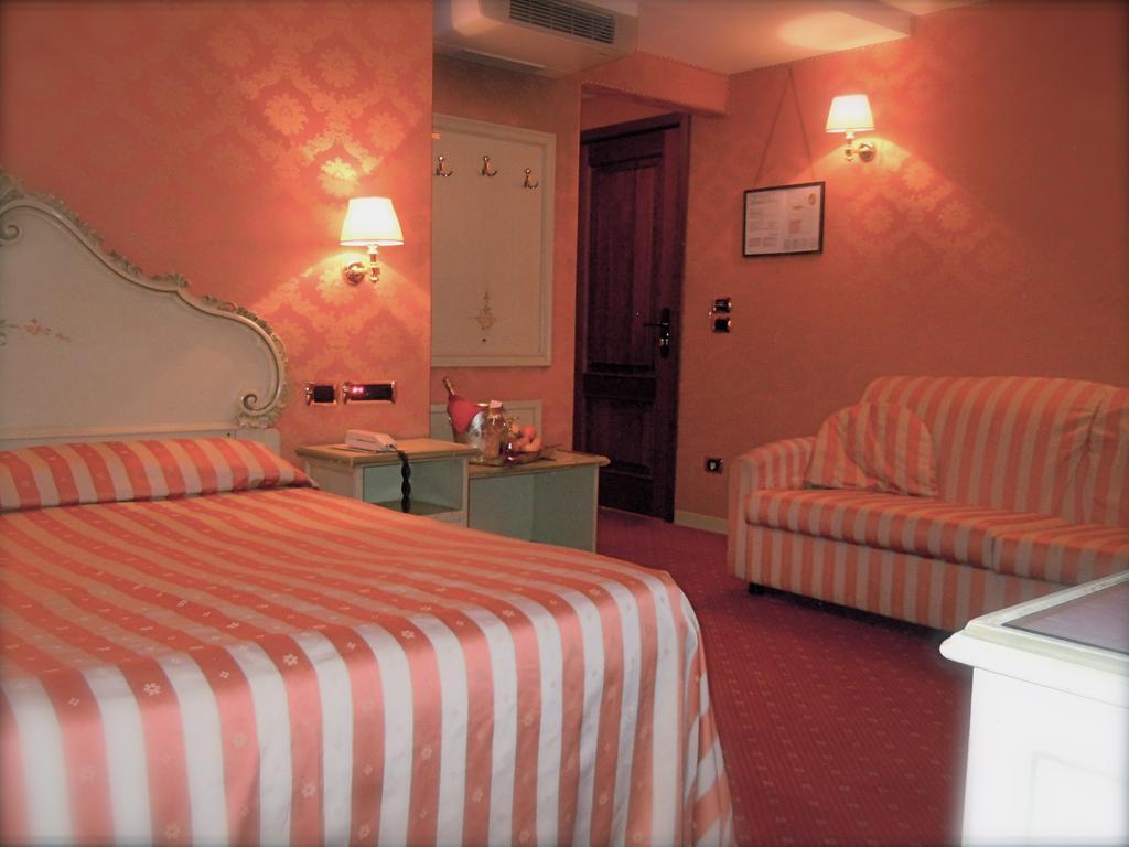 Фотография Hotel Lux 3*