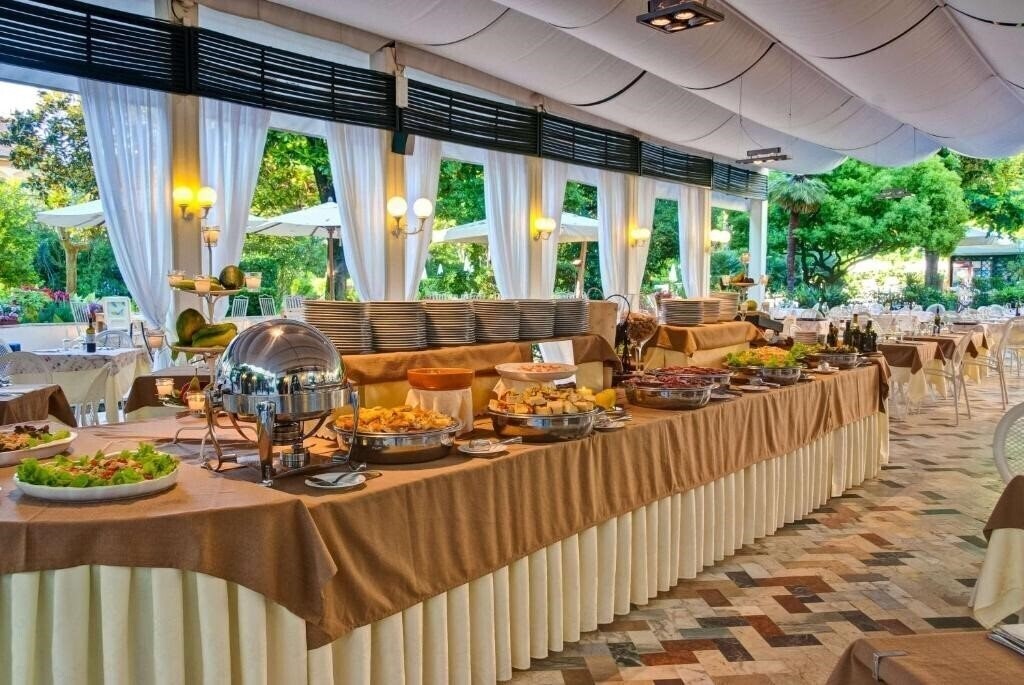 Фотография Grand Hotel Royal 4*