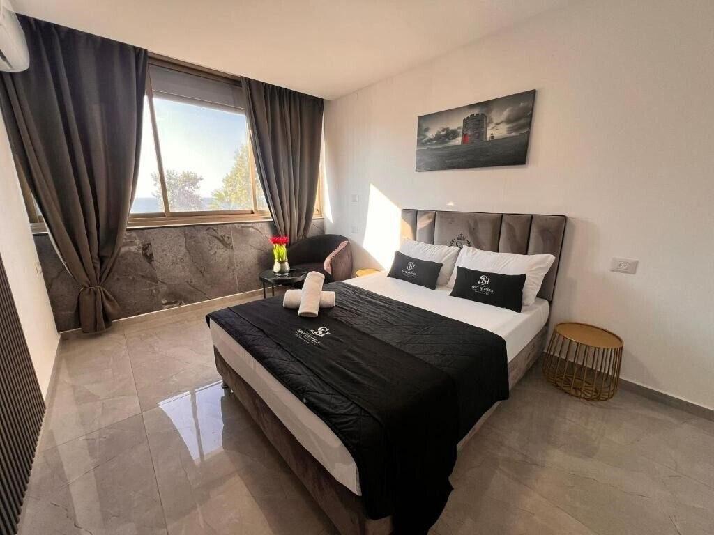Отель Elis Hotel Bat Yam 3*